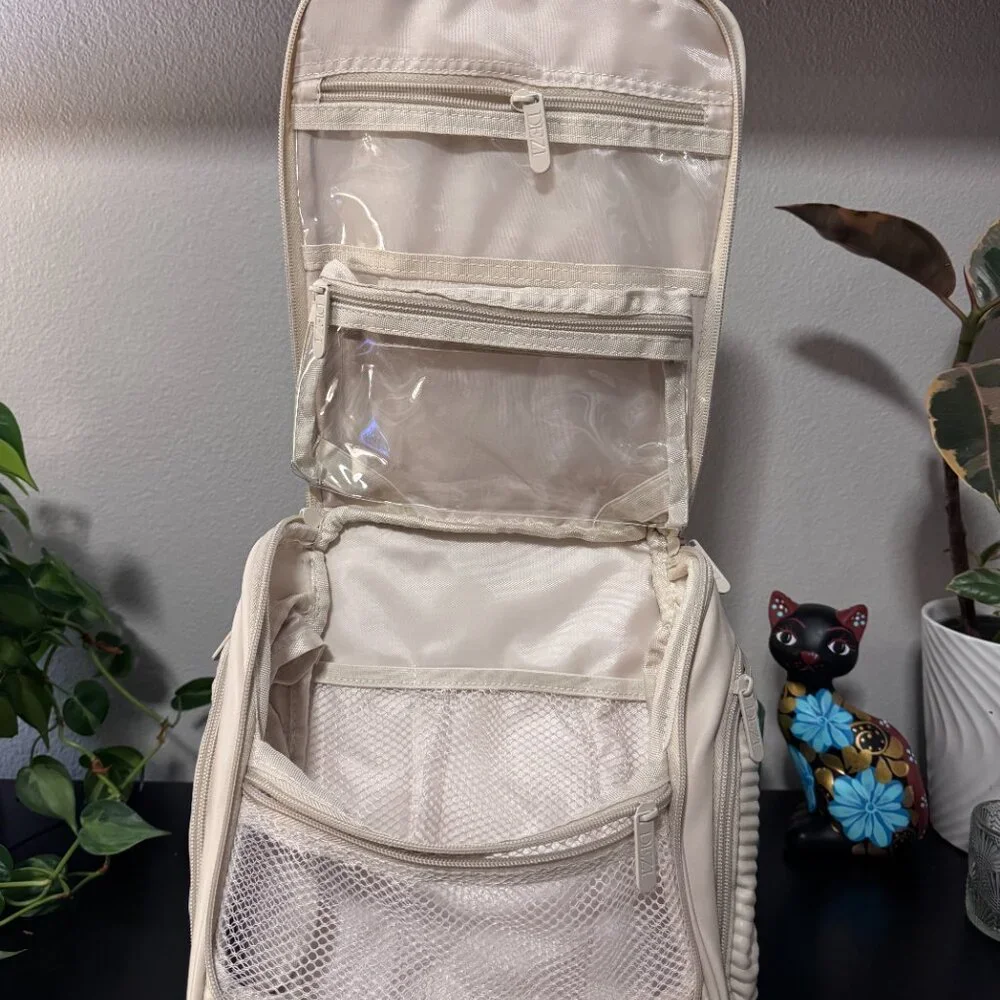 Dezi Skin Pack It All Hanging Travel Toiletry Bag NWT